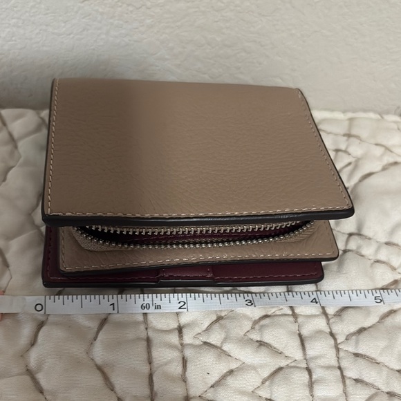 🌼🌼New Coach Brown Leather Wallet with burgundy interior - Picture 12 of 17